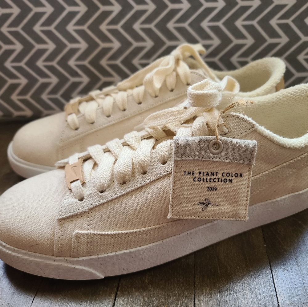 Nike BLAZER LOW LX - Women Size 8.5